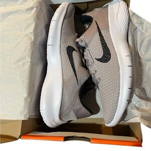 Nike Women's Gray and Black Athletic Shoes